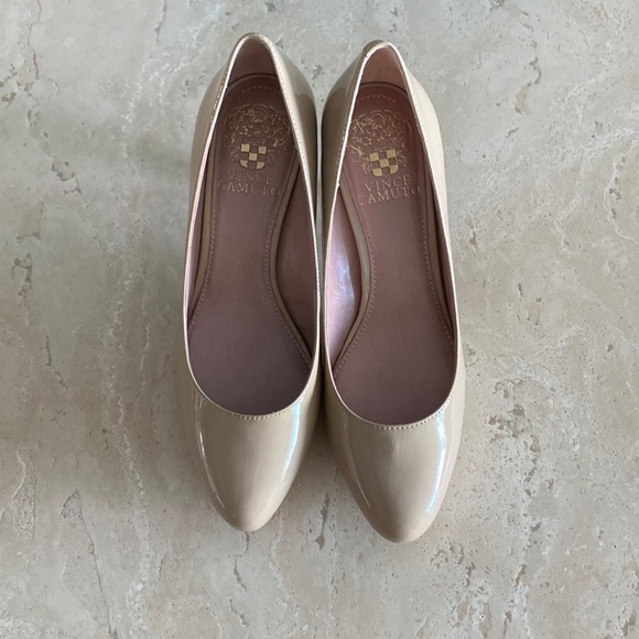 New with box Vince Camuto Heels. Beige Patent Leather. Size 7. - Picture 1 of 7